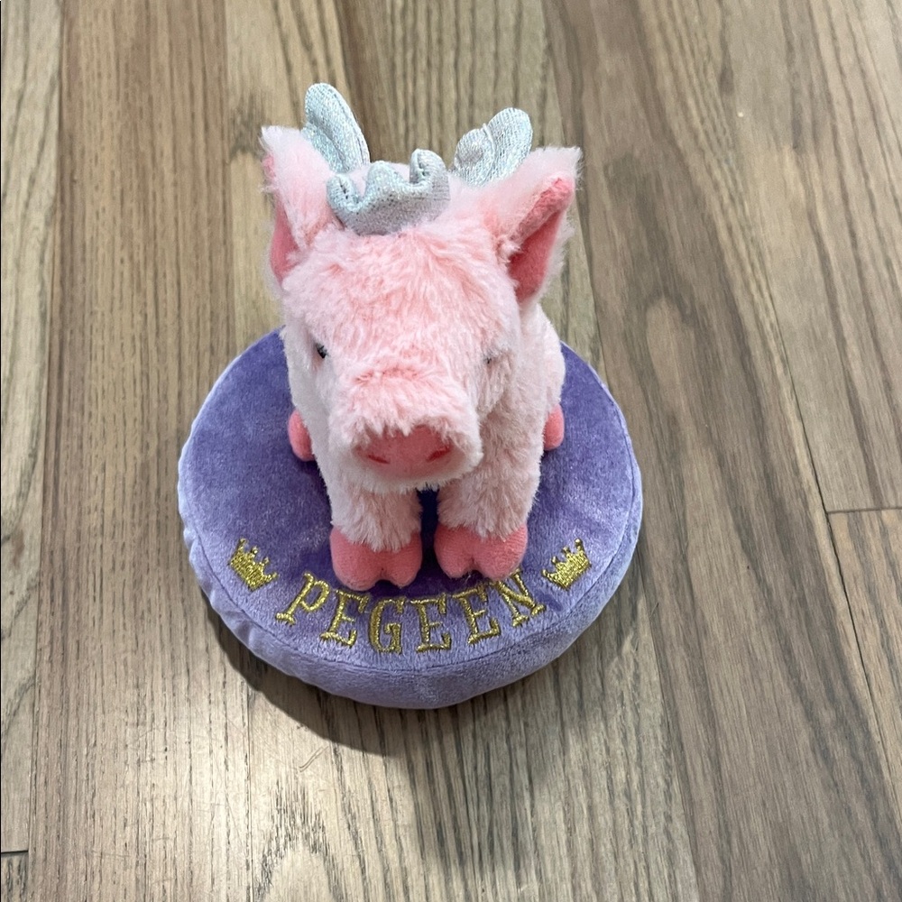 WellieWisher Pink Plush Pig on Purple Cushion - Pegeen